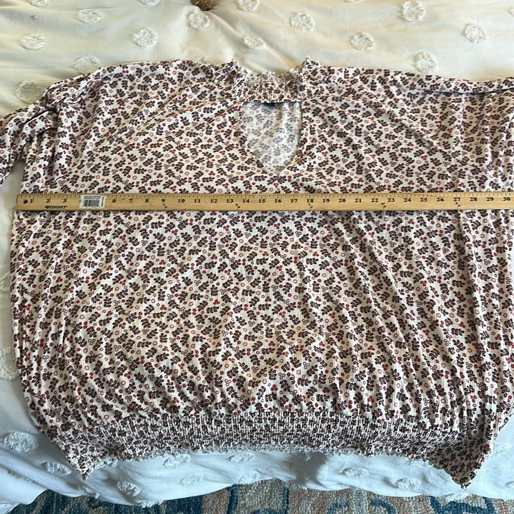Torrid Textured Jersey Choker Neck Smocked Bottom Top Multi Plus 5 5X D65176 - Picture 10 of 10